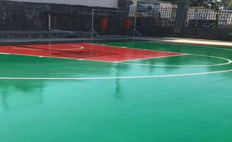 潜江篮球场翻新地面